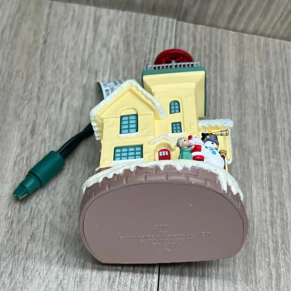 2004 Hallmark Keepsake Lighthouse Greetings Magic Collector's Series Ornament - Picture 4 of 10